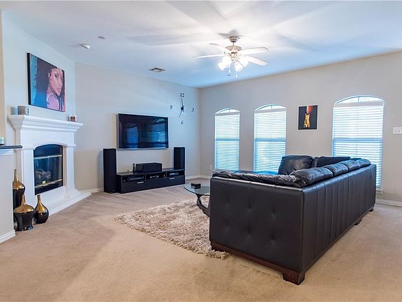 3rd image of 8740 Paradise Dr