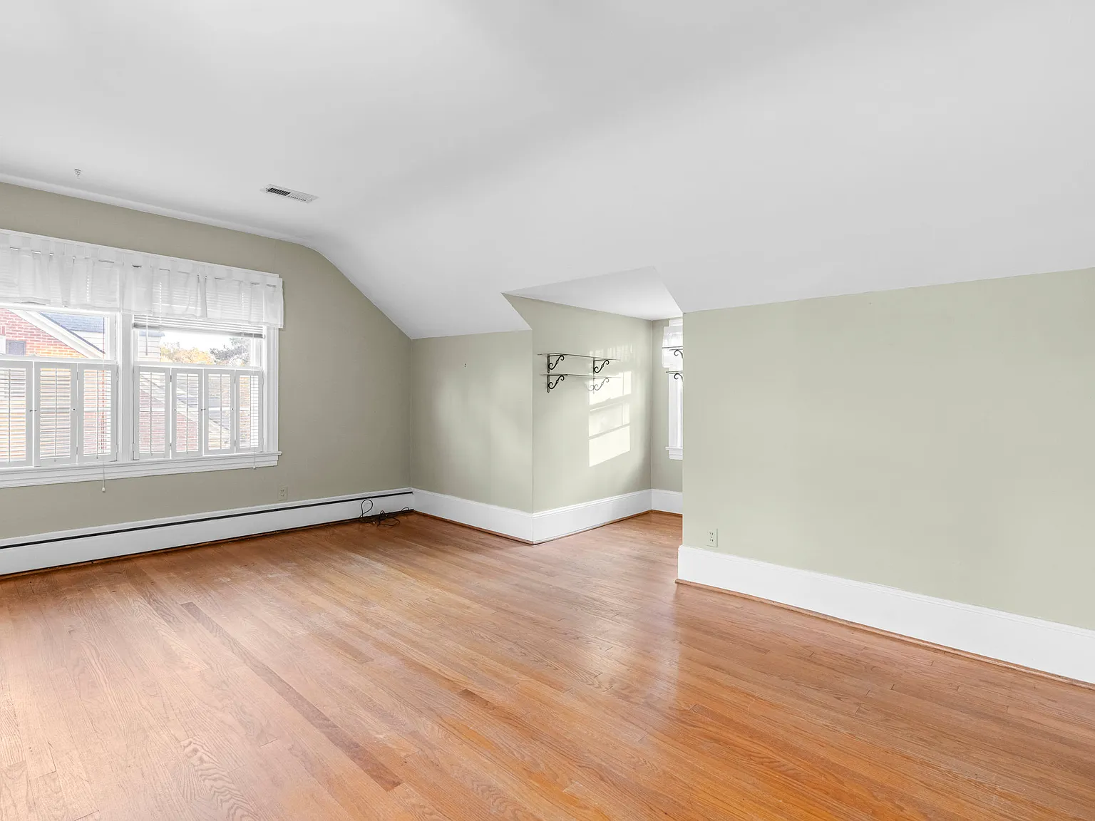 4 bed, 2693 sqft, $2,500 — Photo 4