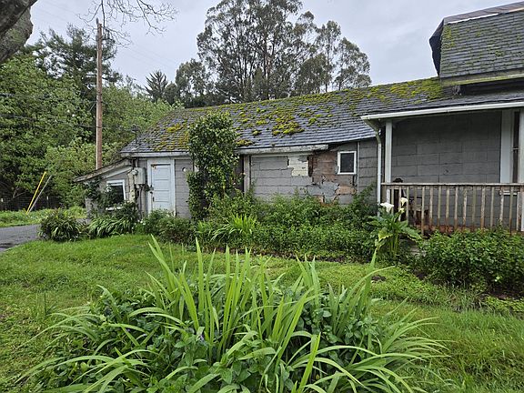 3rd image of 2631 Hall Ave