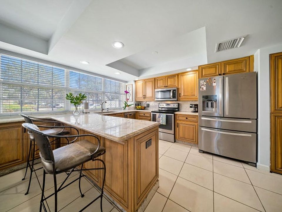 1st image of 8104 Oakton Ct