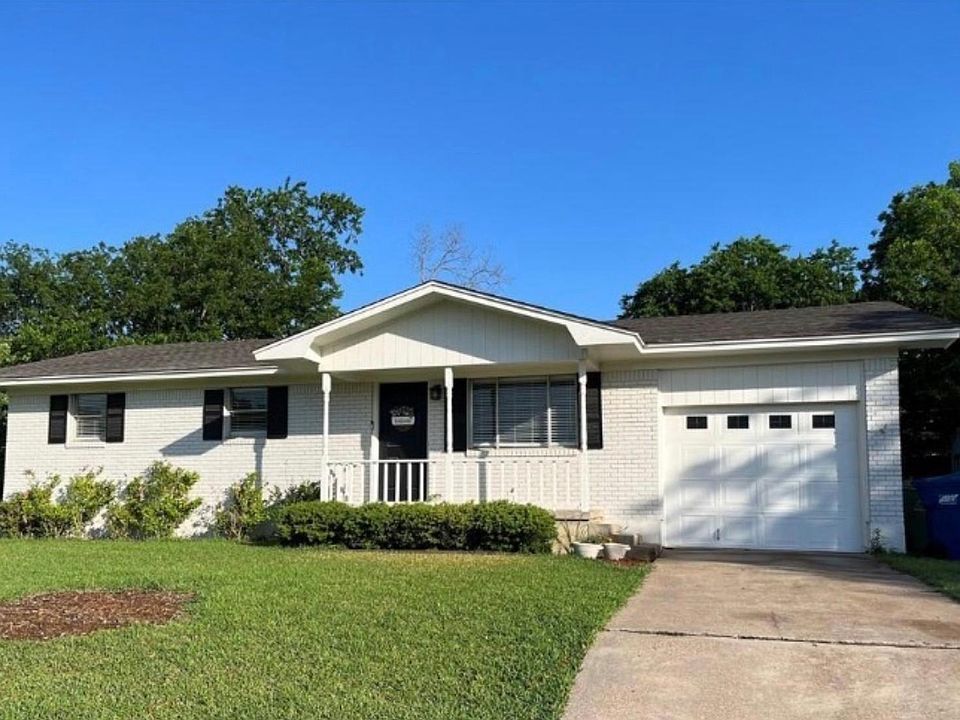 407 Peer Drive, Hewitt, Texas 76643