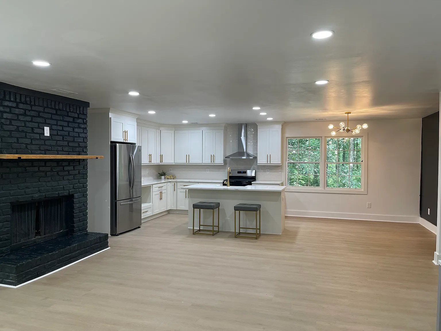 4 bed, 2082 sqft, $2,695 — Photo 4