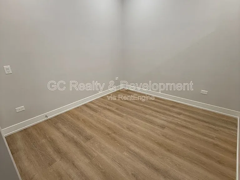 5071 N Northwest Hwy #102 — Photo 7