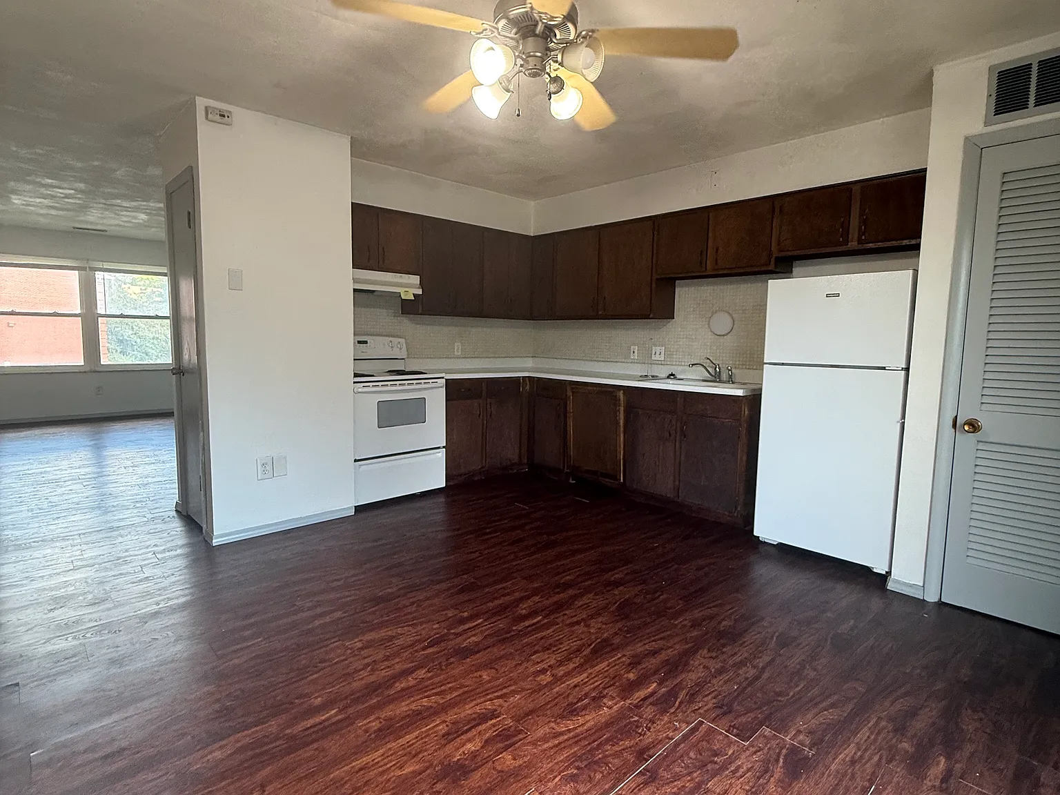 2 bed, 1000 sqft, $1,000 — Photo 3