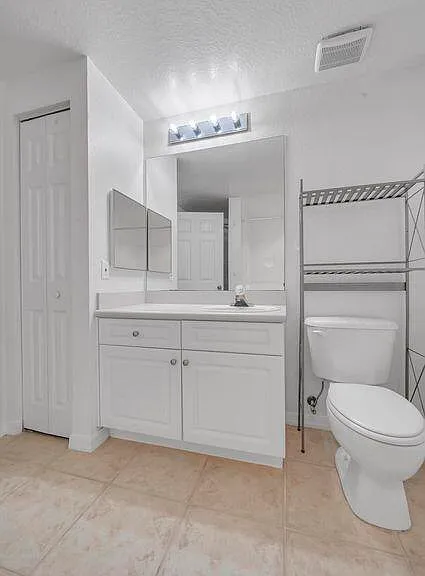557 SE Prescott Pl — Photo 10