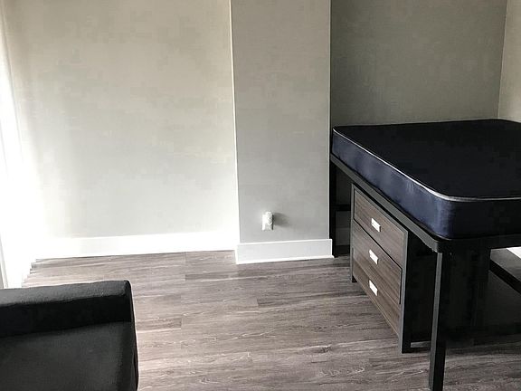 3rd image of 400 Maynard St APT 402