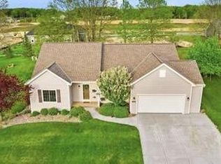 342 Cedar Crest Dr, Slinger, WI 53086