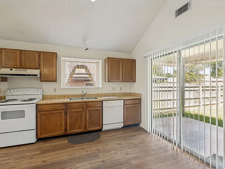7803 Forest Rnch — Photo 9
