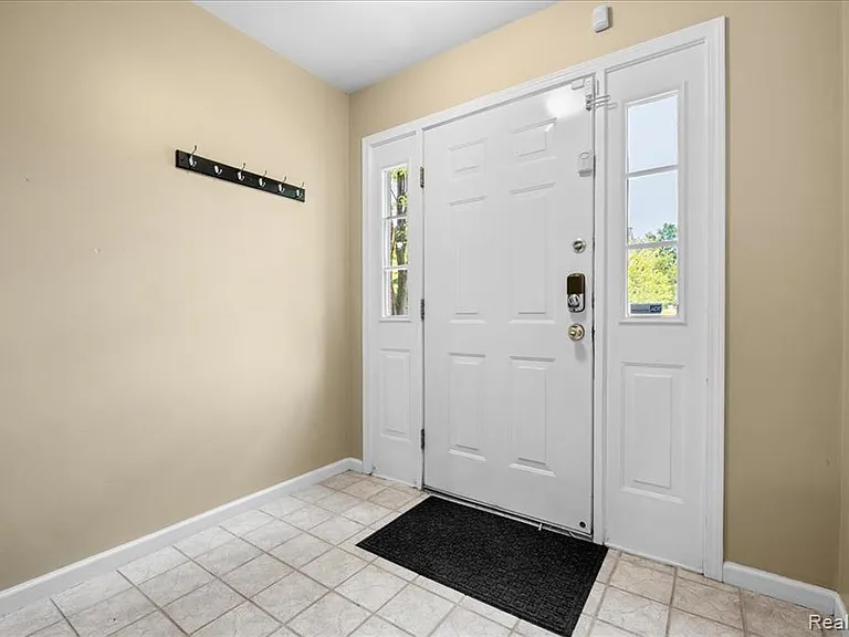22684 Goddard Rd — Photo 3