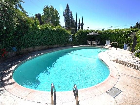 11785 Pool