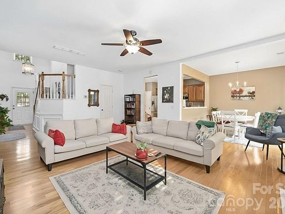 5th image of 9805 Carson Whitley Ave
