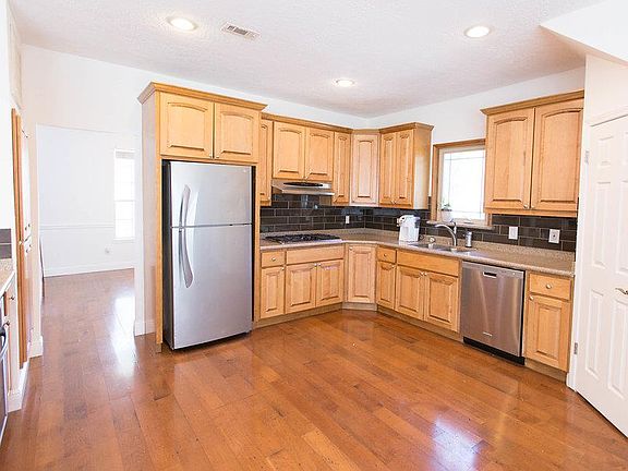 5th image of 1406 Oak Hollow Dr