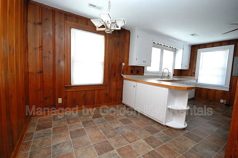 3 bed, 1.0 bath, $1,150 — Photo 3