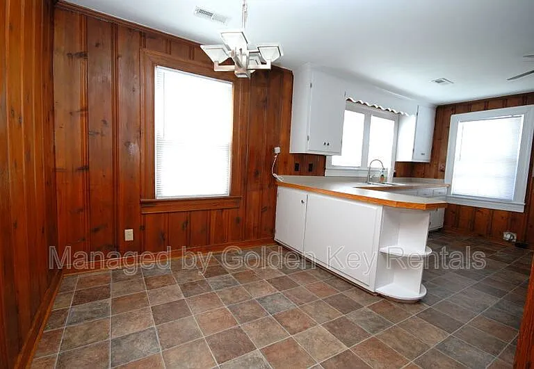 206 S Spence Ave — Photo 3