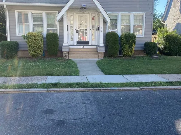 21 Haring St, Bergenfield, NJ 07621