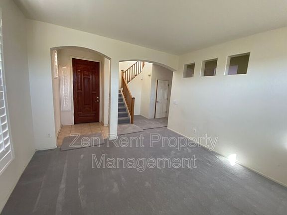5th image of 2740 E Chester Dr