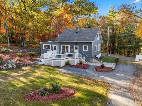 9 Burnham St, Wilmington, MA 01887