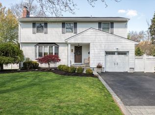 1 Catherwood Crescent, Melville, NY 11747