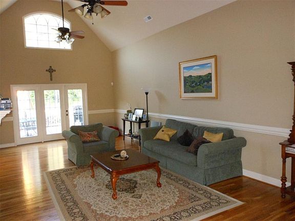 5th image of 833 E Coosaw Ct