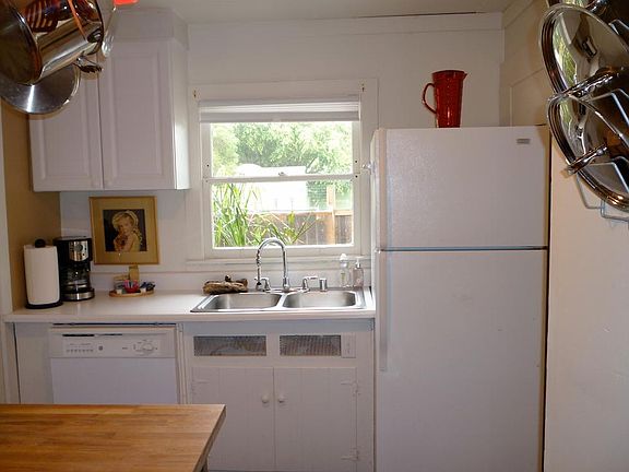 5th image of 822 Superba Ave