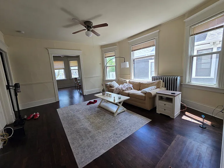 2945 N Frederick Ave #LOWER FLAT — Photo 4