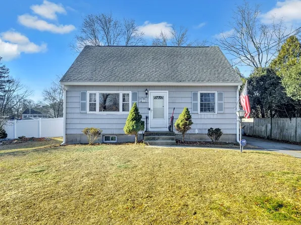 18 Clancy St, Chelmsford, MA 01824