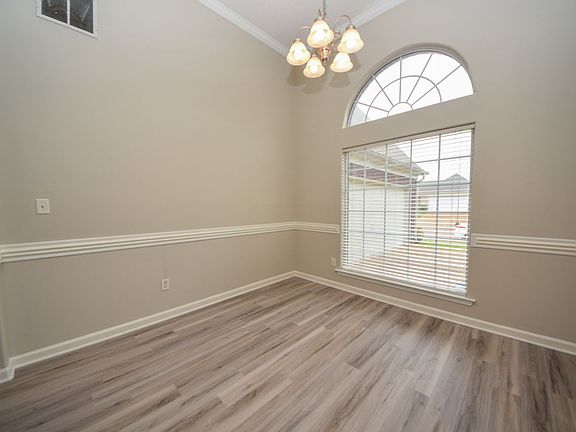 4th image of 1629 Lawson Dr