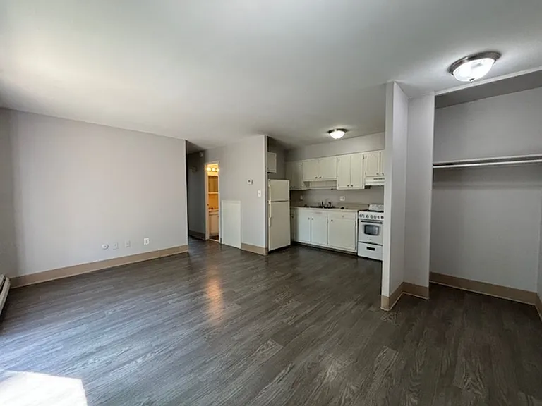 Apartment off 28th and Clyde Park Available — Photo 56