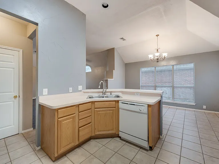 5909 Berkshire Rd — Photo 40