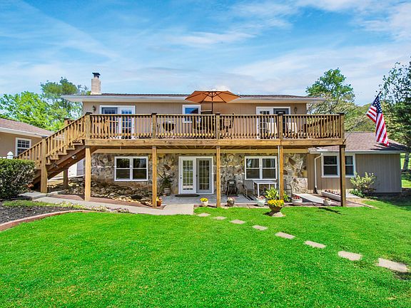 2nd image of 312 Lakeview Cove Dr