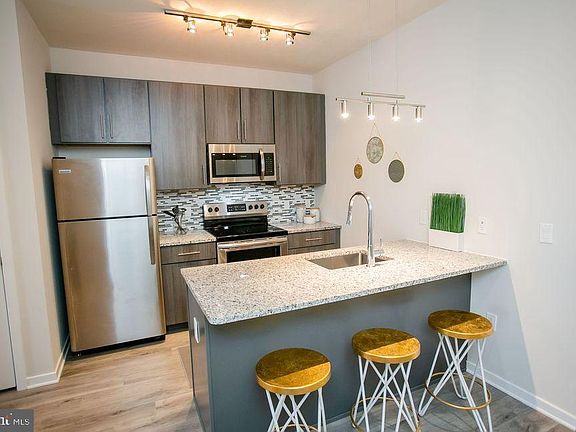 5th image of 1415 N 31st St