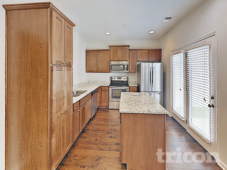 305 Woodfern Ct — Photo 4