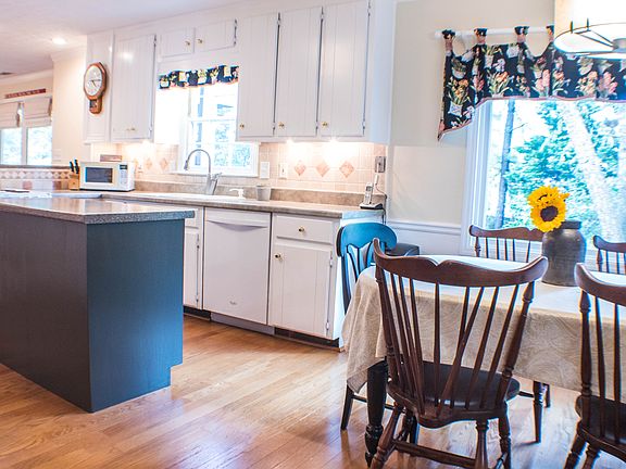 Eat in Kitchen with view