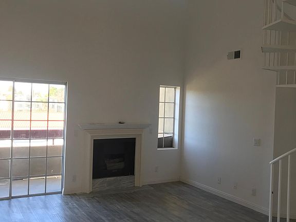 Living Room with fireplace