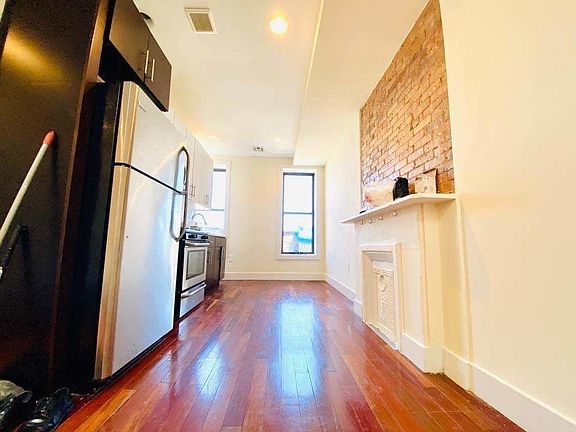 3rd image of 114 Jefferson Ave #4B