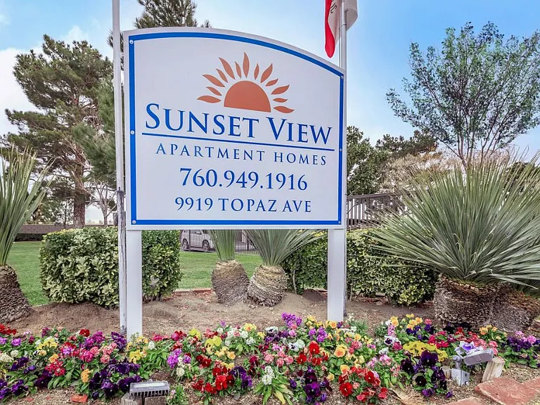 Sunset View Apartments — Photo 30