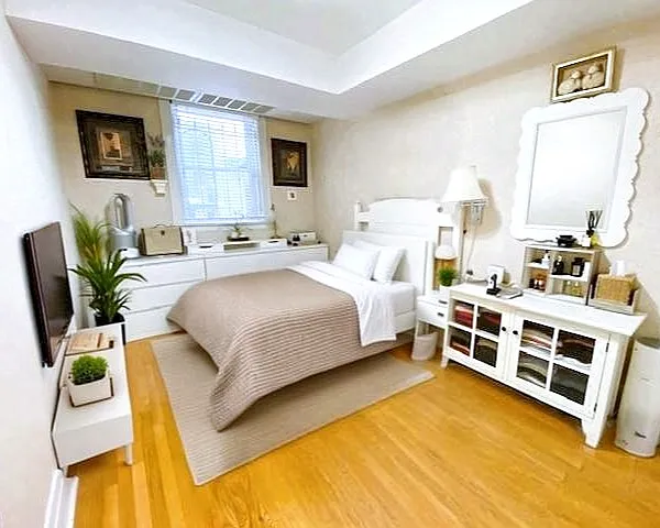 445 W Saint James Pl — Photo 13