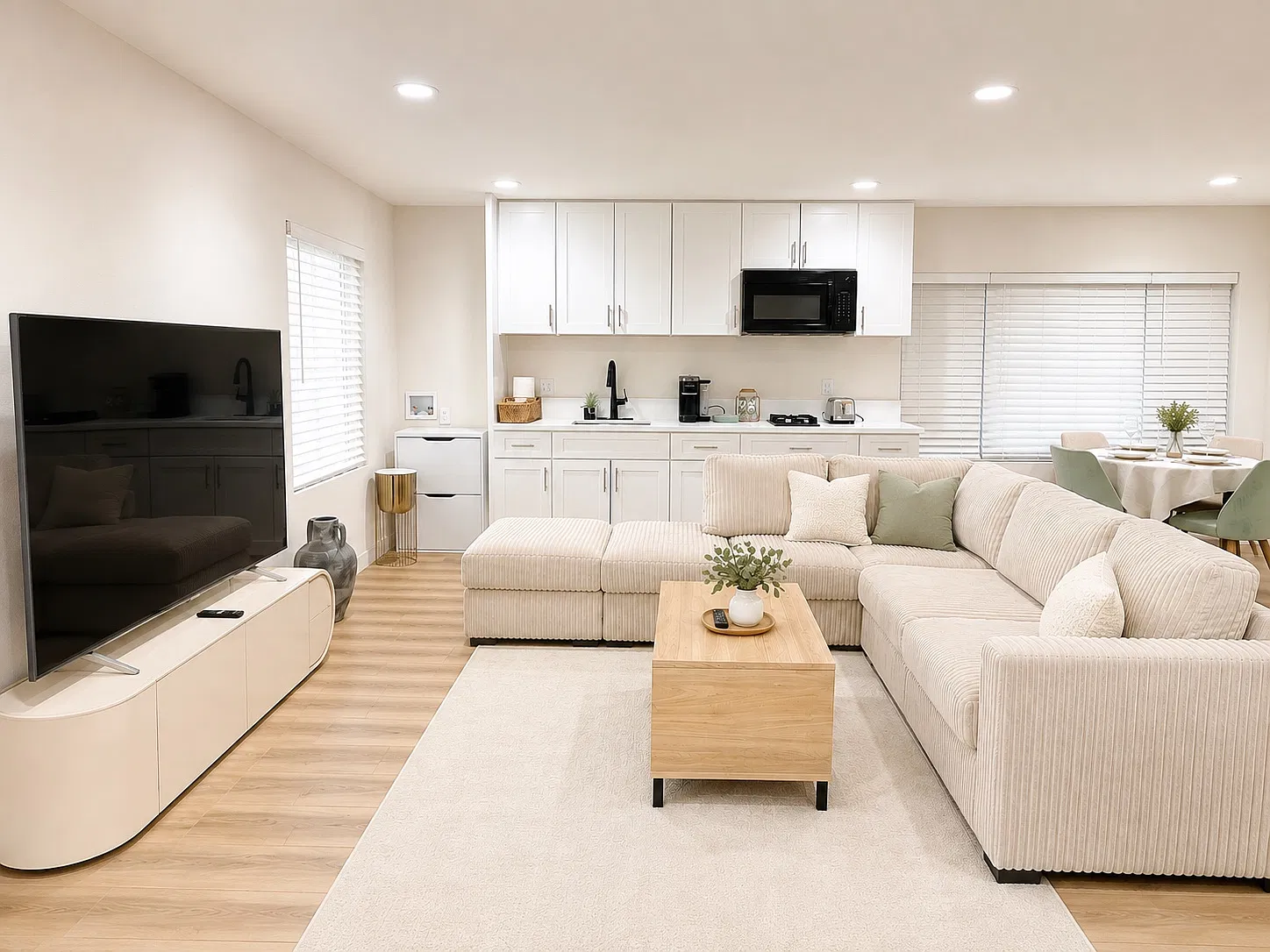 4 bed, 1709 sqft, $4,800 — Photo 2
