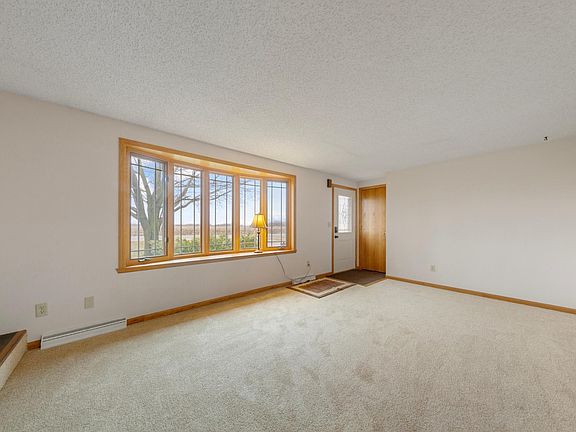 3rd image of 606 Riverdale Rd