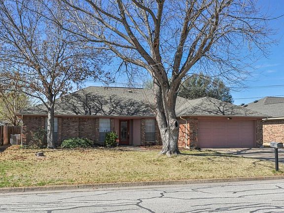 2nd image of 5621 Jamaica Cir