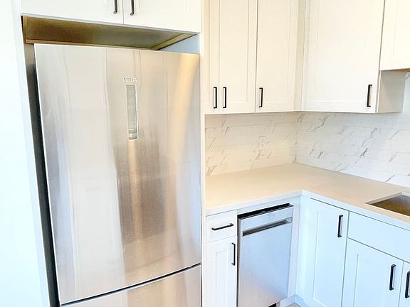 4th image of 1556 Great Hwy #107