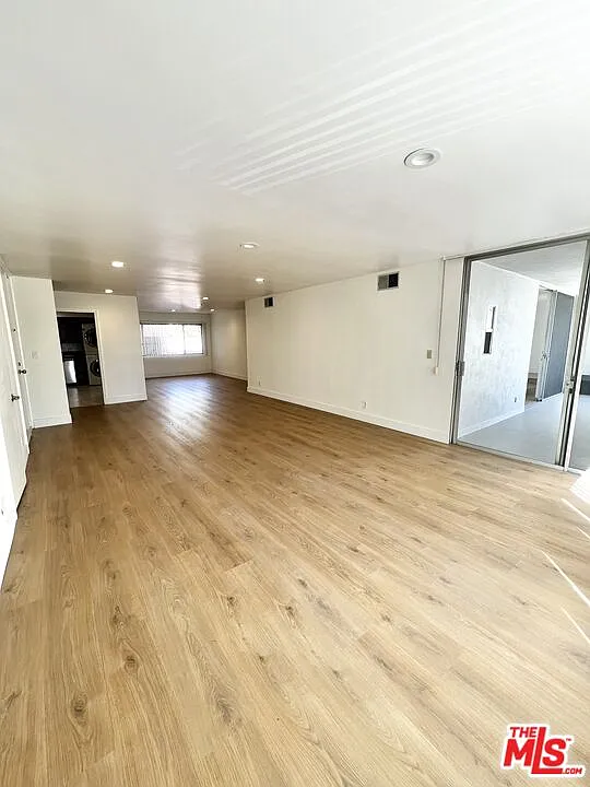 2 bed, 2.0 bath, 1800 sqft, $4,600 — Photo 2