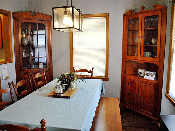 4th image of 1258 Taylor Ave
