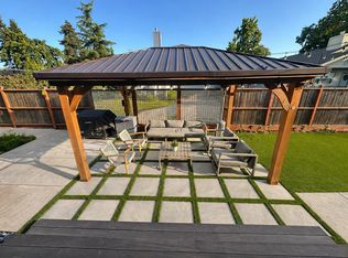 1316 New York Dr, Santa Rosa, CA 95401