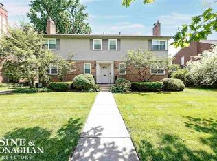 816 Harcourt Rd, Grosse Pointe Park, MI 48230