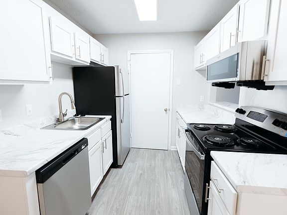 5th image of 300 Southwood Park Pl #523