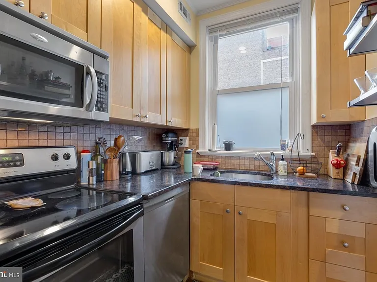1341 Lombard St #2 — Photo 14