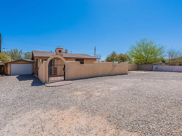 3118 N Santa Rita Ave — Photo 1