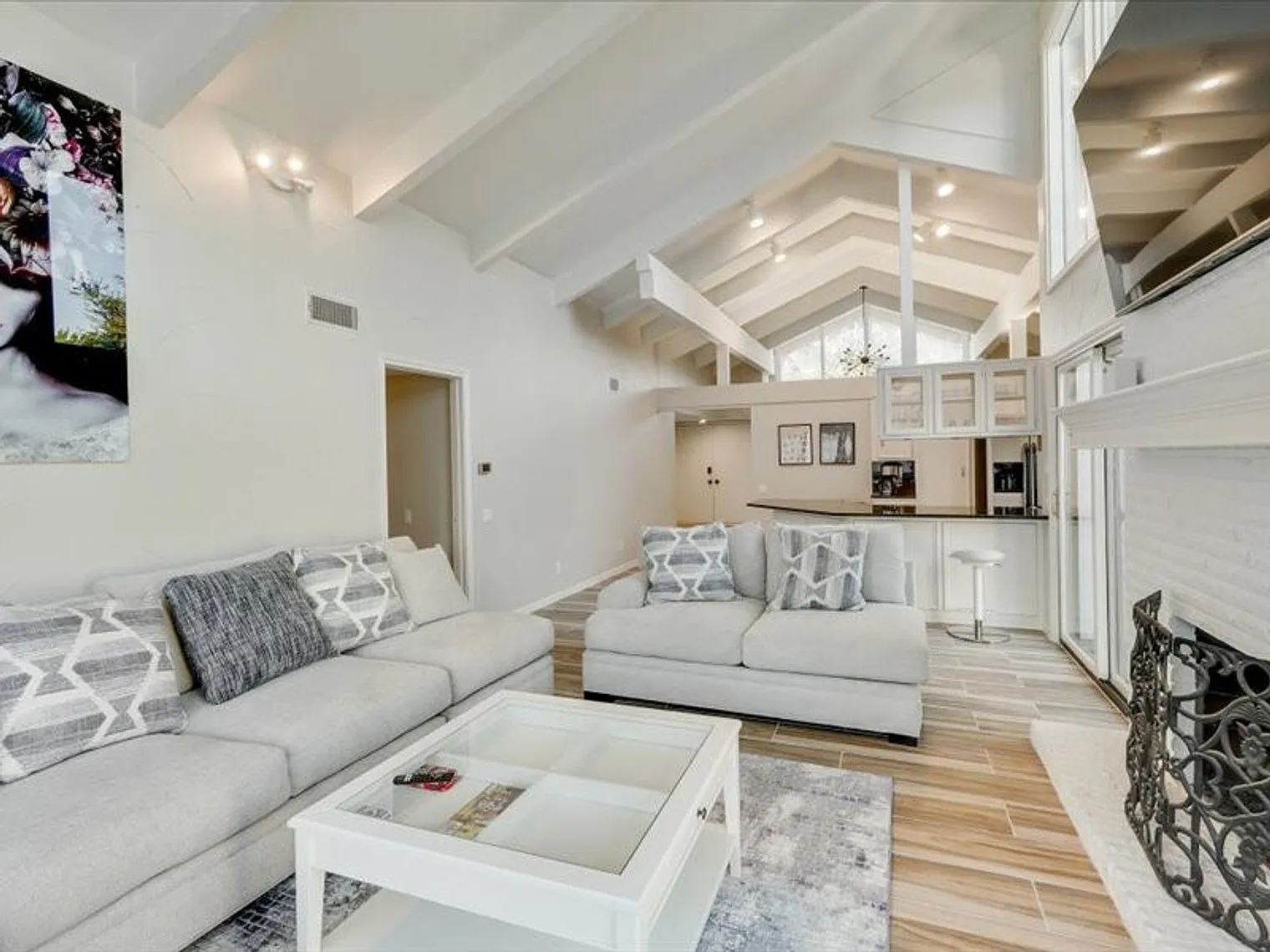 4 bed, 2.0 bath, 2325 sqft, $11,517 — Photo 2