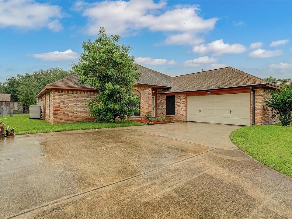 1st image of 139 Spanish Moss Ln